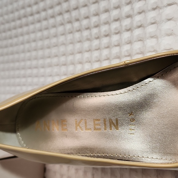 Anne Klein Pale Yellow Patent Leather Pumps - Picture 11 of 16